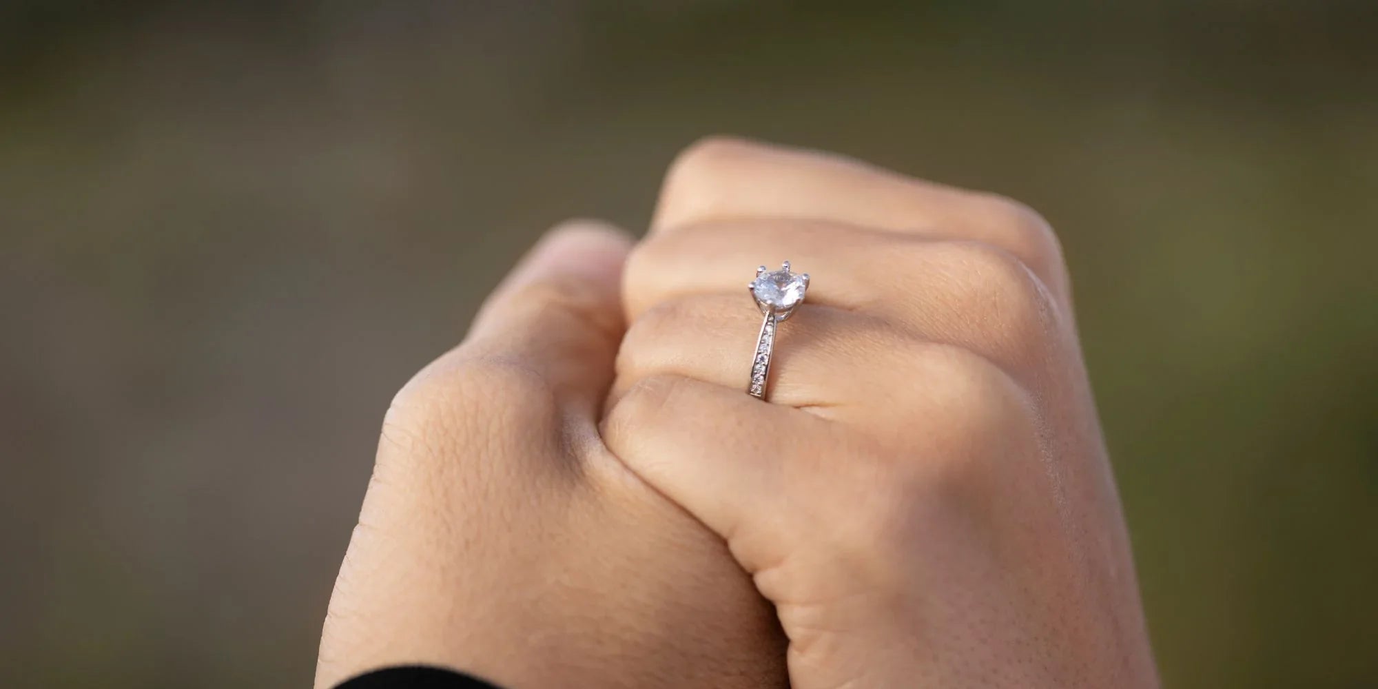 10 Luxury Valentine's Day Gifts for Your Girlfriend That Will Take Her Breath Away