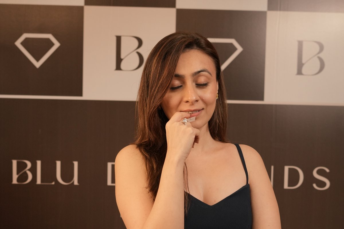 Diamond Shape Guide: Round, Oval, Cushion, Pear, Emerald — Which Suits You?