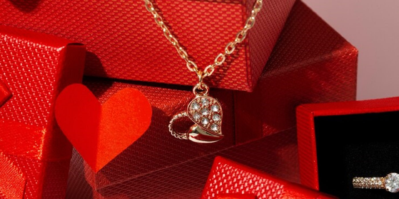 Best Valentine’s Gifts for Her: The Ultimate Valentine Gifting Choice in 2025